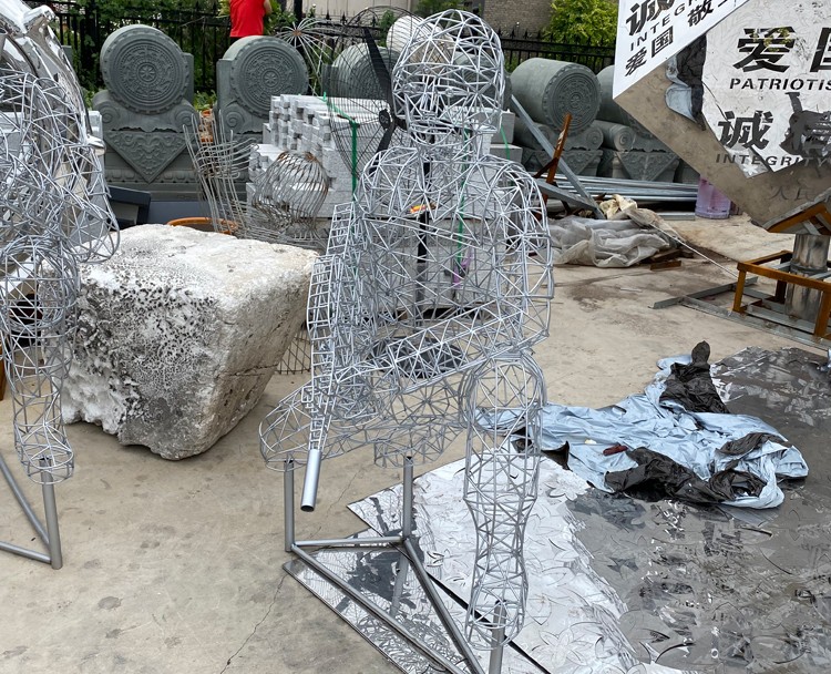 鏤空人物雕塑